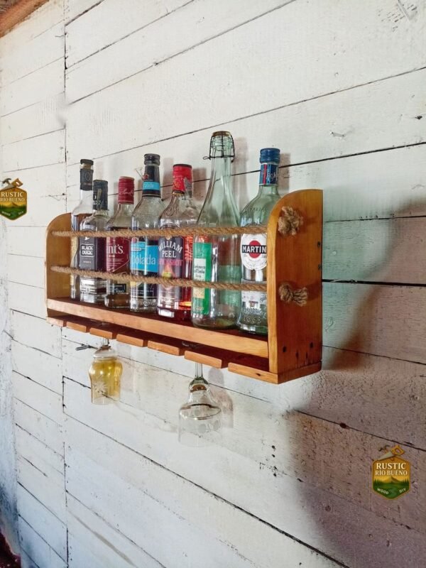 cava colgante de madera para botellas