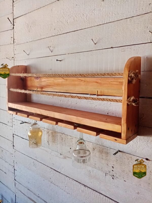 cava colgante de madera para botellas