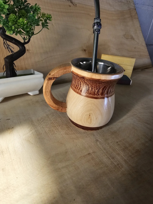 Mate torneado de madera nativa hecho a mano | Artesanía rústica en Chile