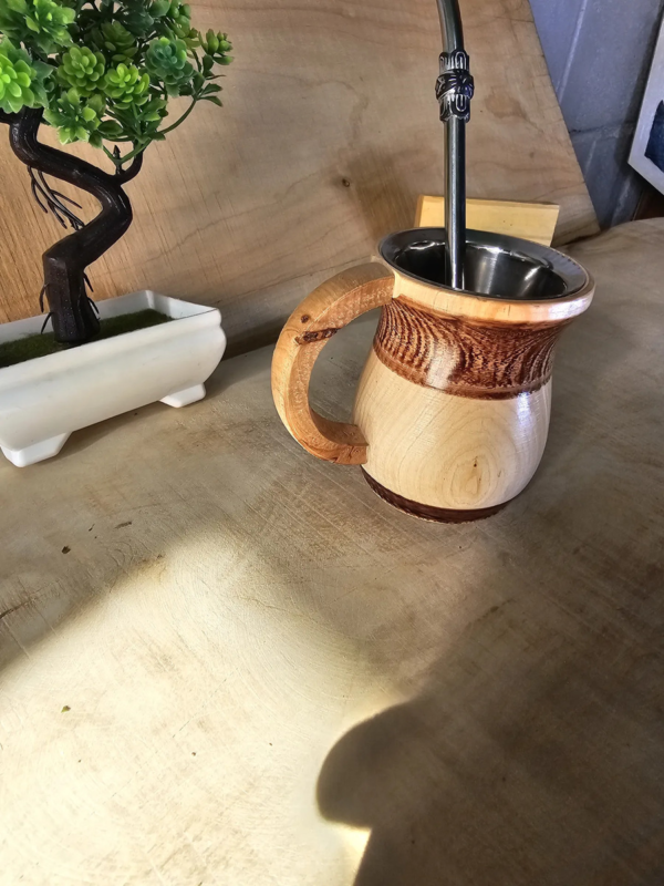 Mate torneado de madera nativa hecho a mano | Artesanía rústica en Chile