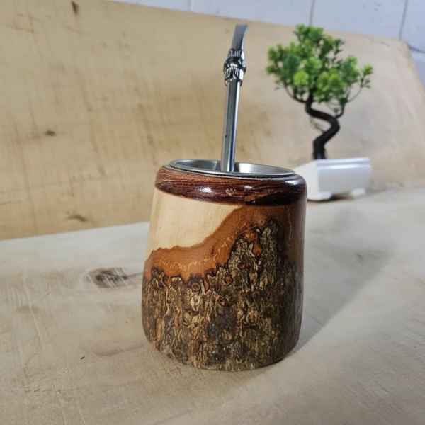 Mate torneado de madera nativa hecho a mano | Artesanía rústica en Chile