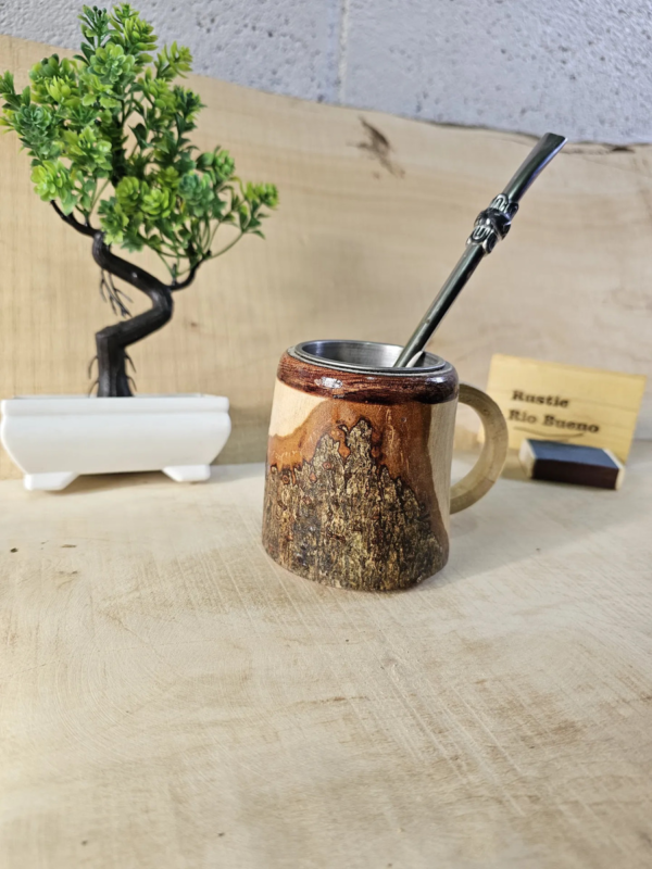 Mate torneado de madera nativa hecho a mano | Artesanía rústica en Chile