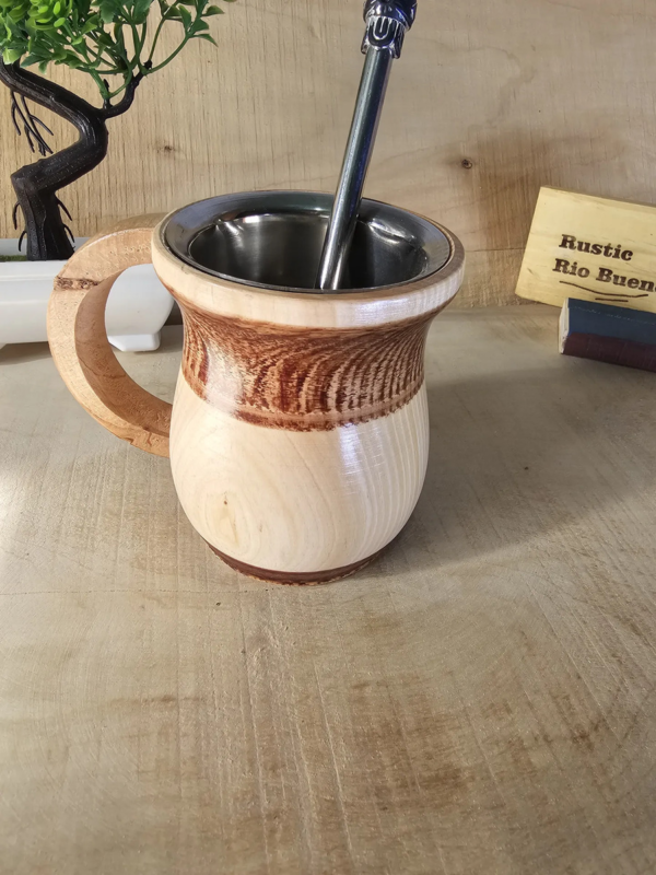 Mate torneado de madera nativa hecho a mano | Artesanía rústica en Chile